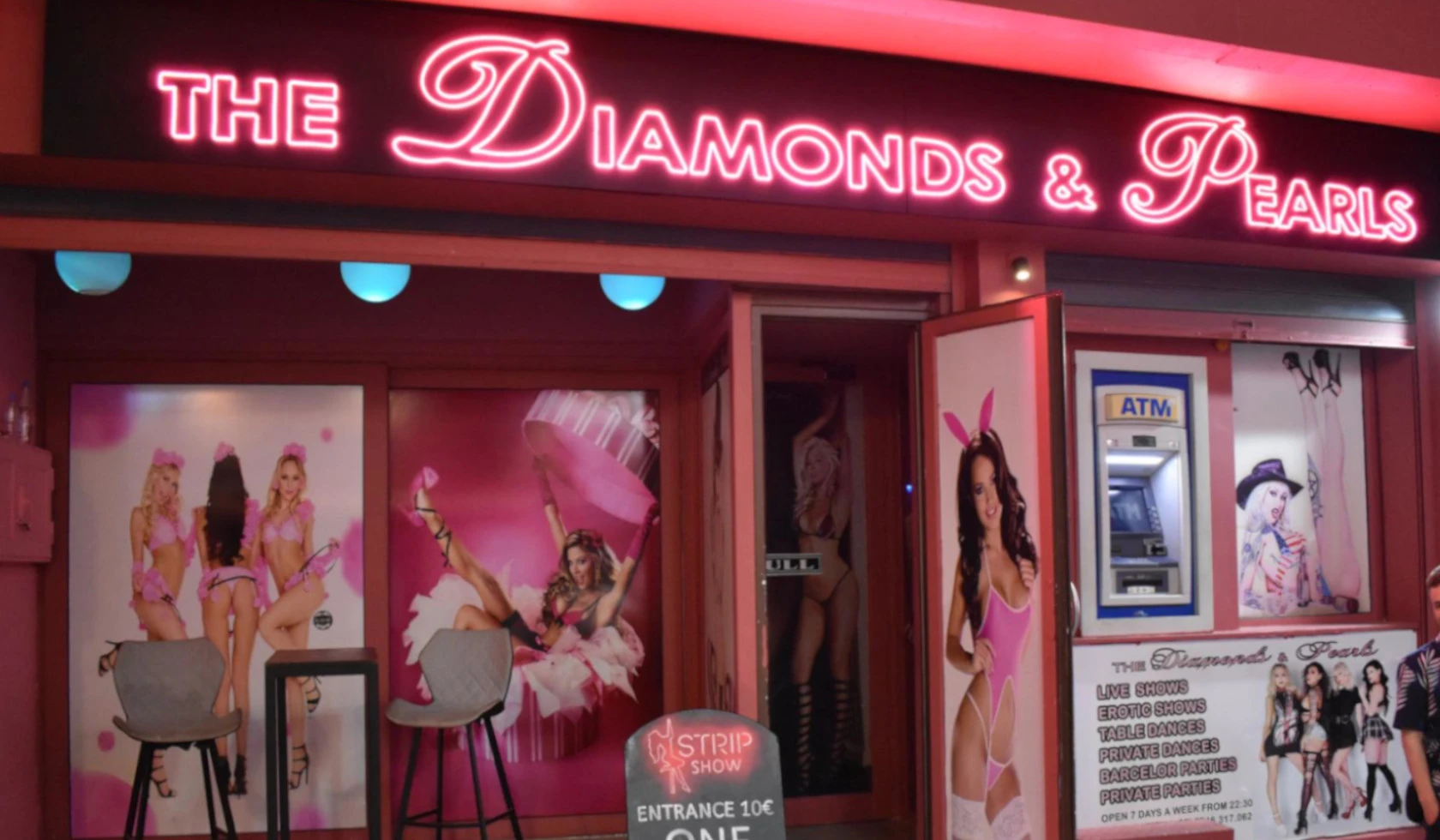 Diamonds and Pearls illuminated entrance in Hersonissos